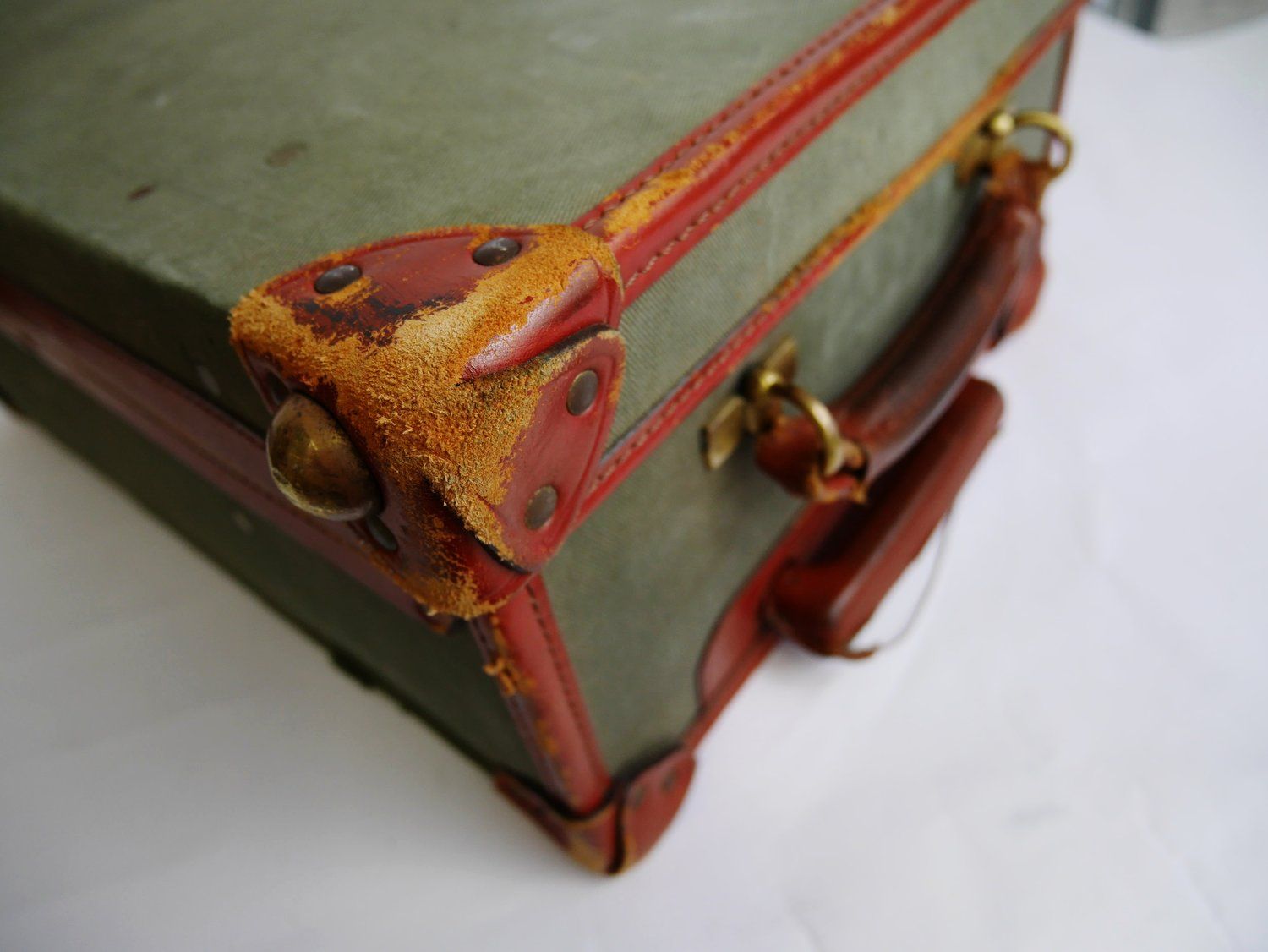 Vintage Suitcase - The Restory